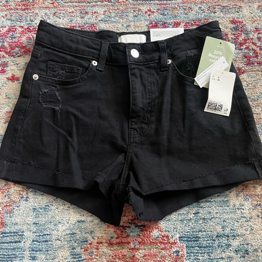 NWT- H&M black Jean shorts-size 6